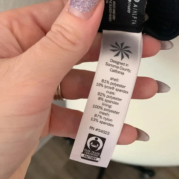 ATHLETA black molded cup sports bra - Picture 6 of 12